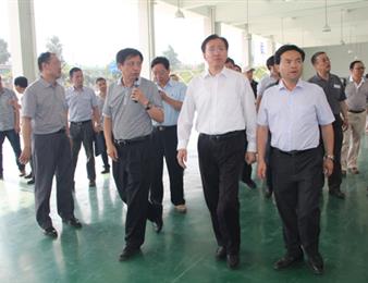 國家發(fā)展和改革委員會(huì)副主任林念修深入貴州藍(lán)雁農(nóng)牧有限責(zé)任公司調(diào)研